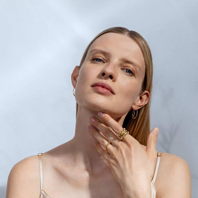 OFFSPRING earhoop, contemporary but classic gold hoop earring