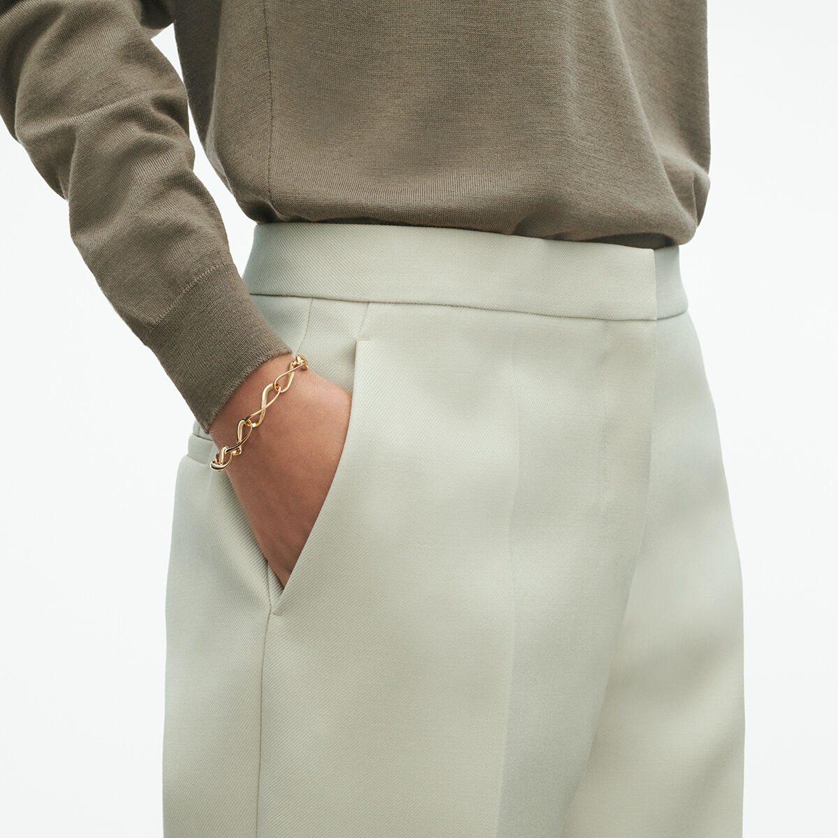 Infinity yellow gold bracelet with diamonds | Georg Jensen