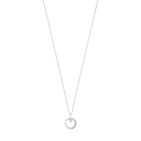 シルバーのシンプルなデザインから、ゴールドにダイヤモンドが散りばめられたネックレスやペンダントを取り揃えております。