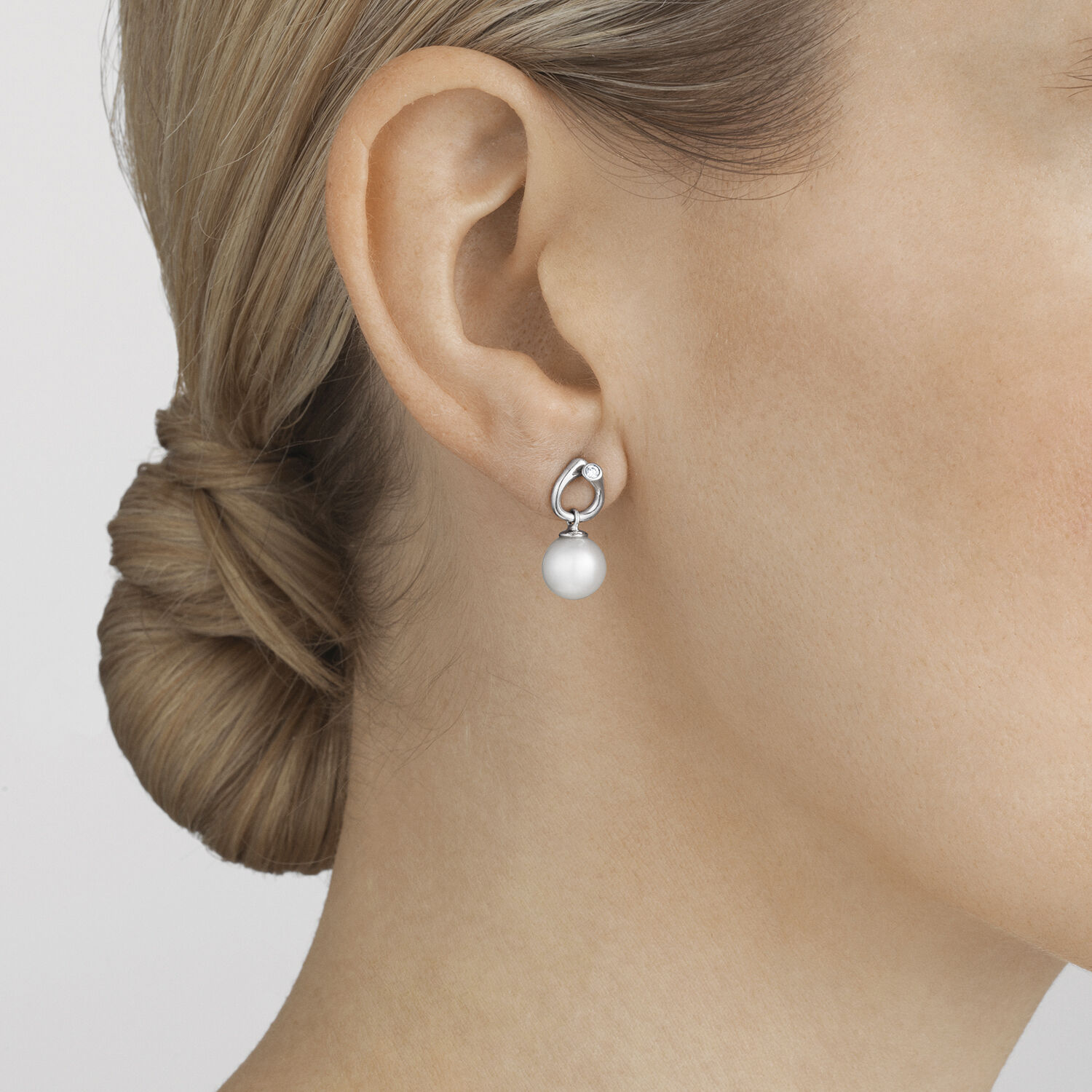 Magic gold earring with diamond and pearl Georg Jensen