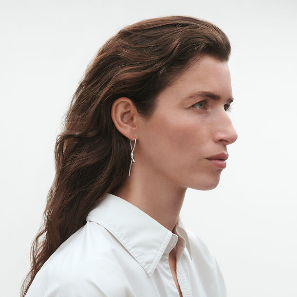 Mercy long dangle earring in sterling silver | Georg Jensen