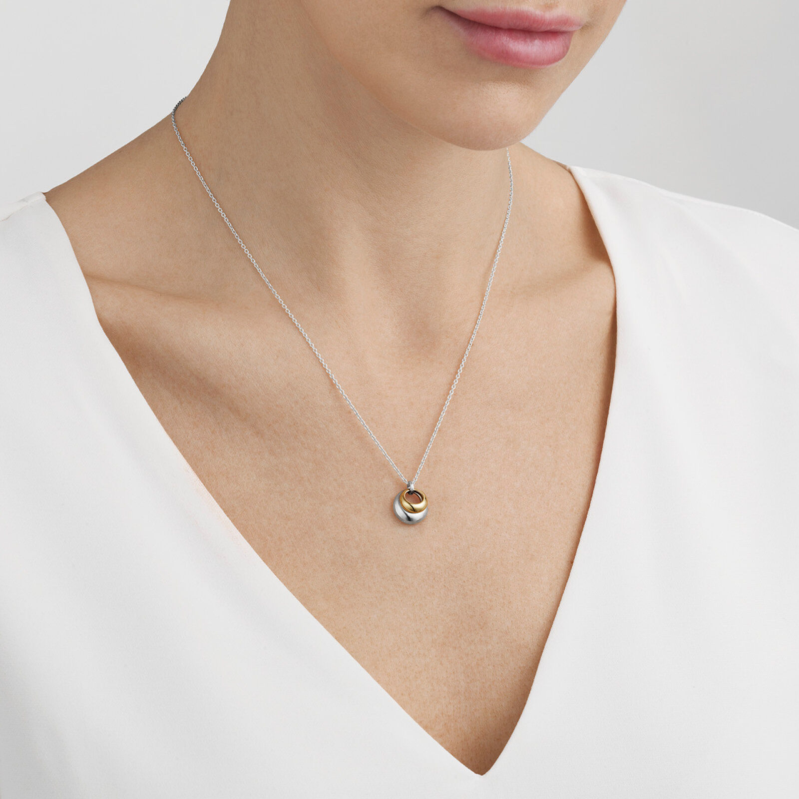 Infinity yellow gold necklace with diamonds | Georg Jensen