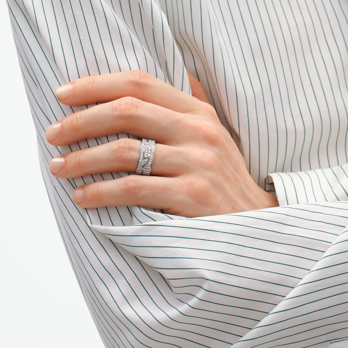 Fusion 2 piece ring in white gold with brilliant cut diamonds