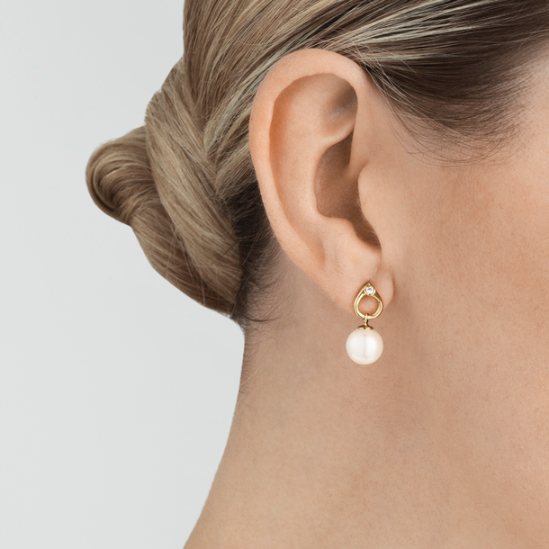 Magic yellow gold earrings with diamonds and pearl | Georg Jensen