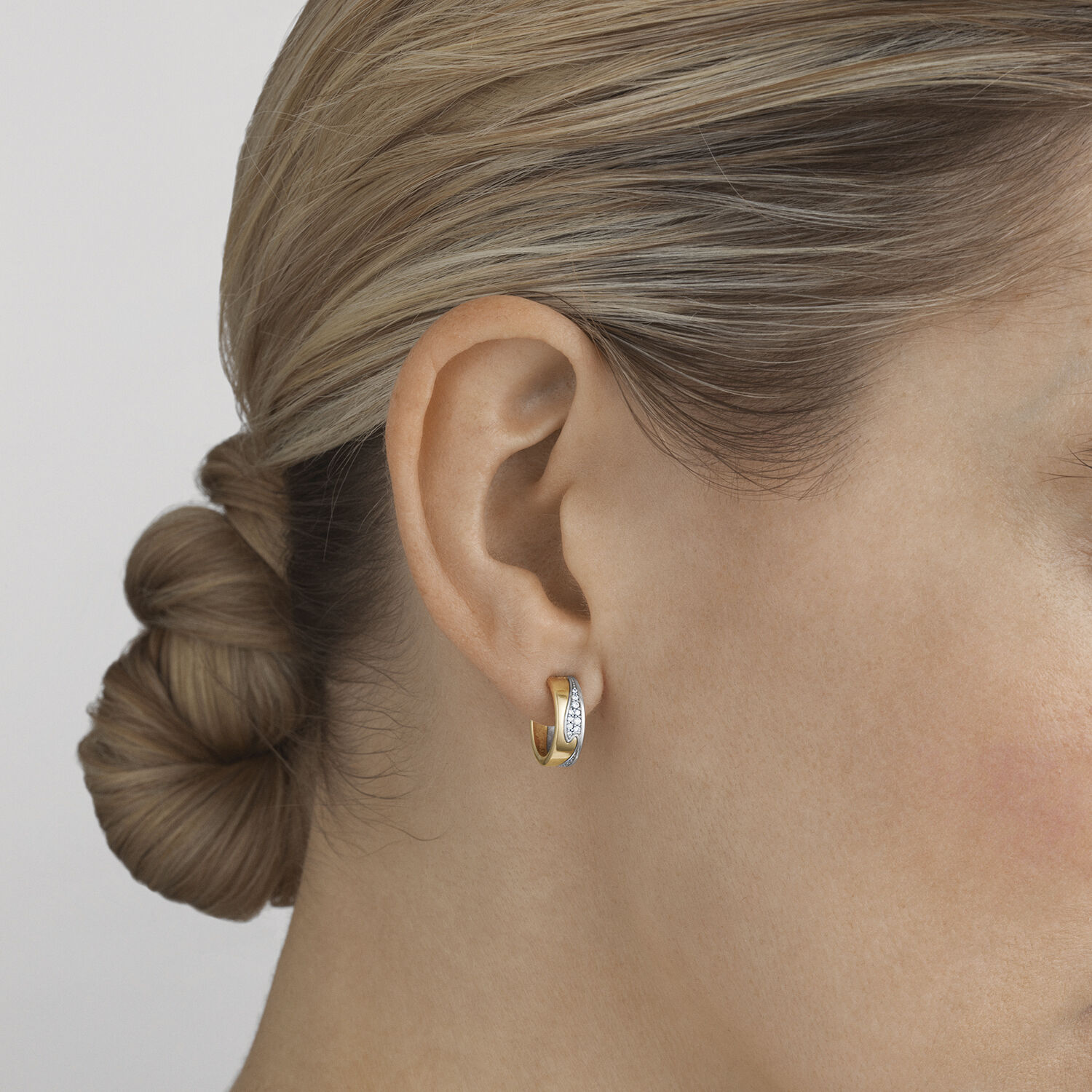 Fusion white and yellow gold earhoops with diamonds | Georg