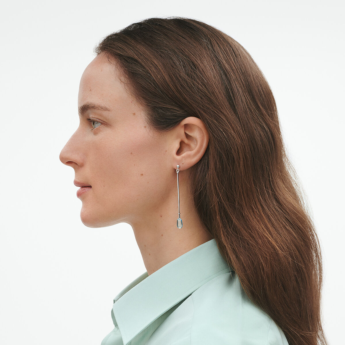 　Torun ロングピアス SS25_ECOM_ON_MODEL_VIVIANNA_EA