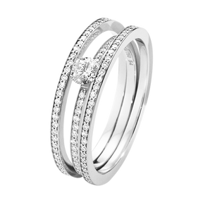 シルバーのシンプルなデザインから ゴールドにダイヤモンドが散りばめられたリングを取り揃えております シルバーのシンプルなデザインから ゴールドにダイヤモンドが散りばめられたリングを取り揃えております