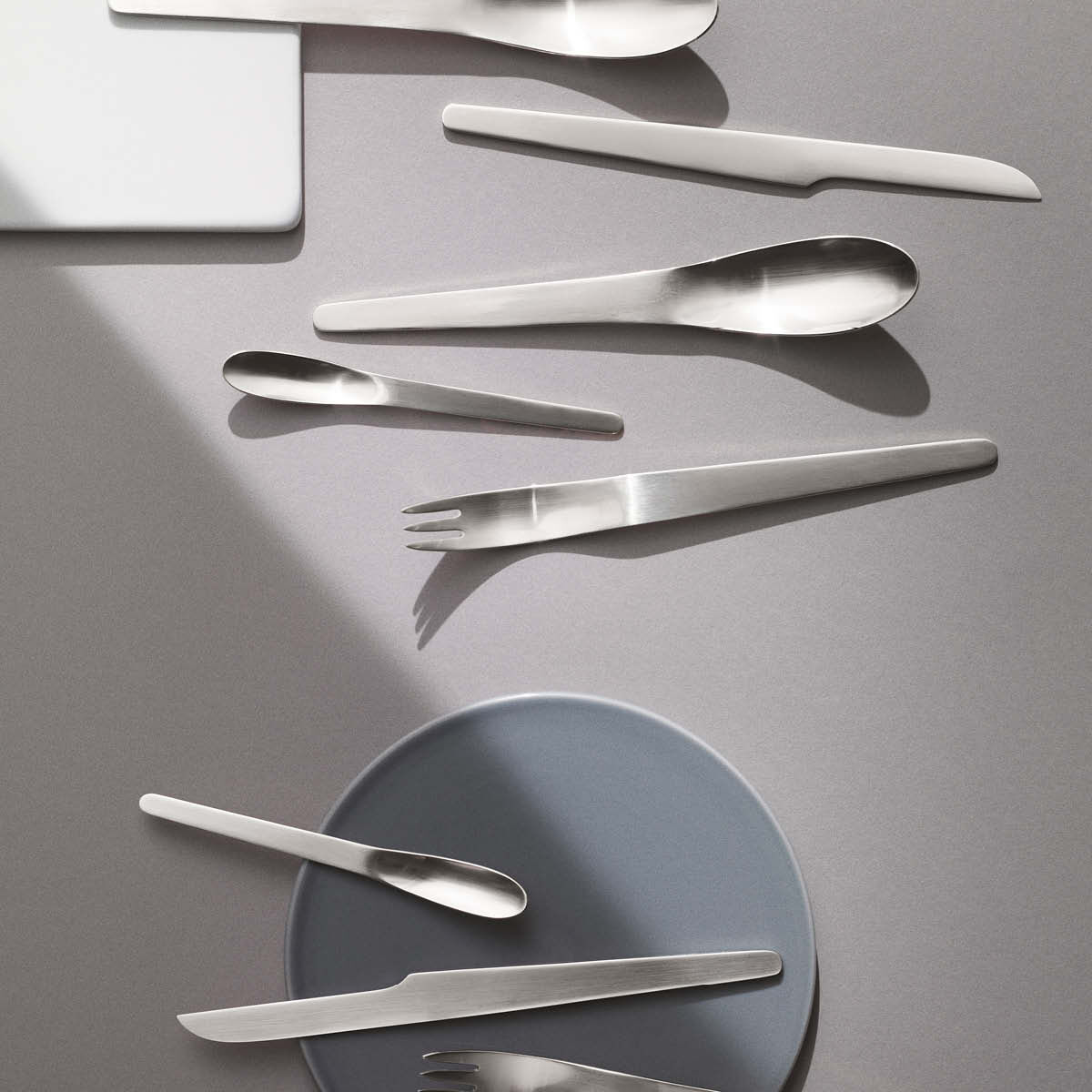 ARNE JACOBSEN Spiseske ARNE JACOBSEN Spiseske