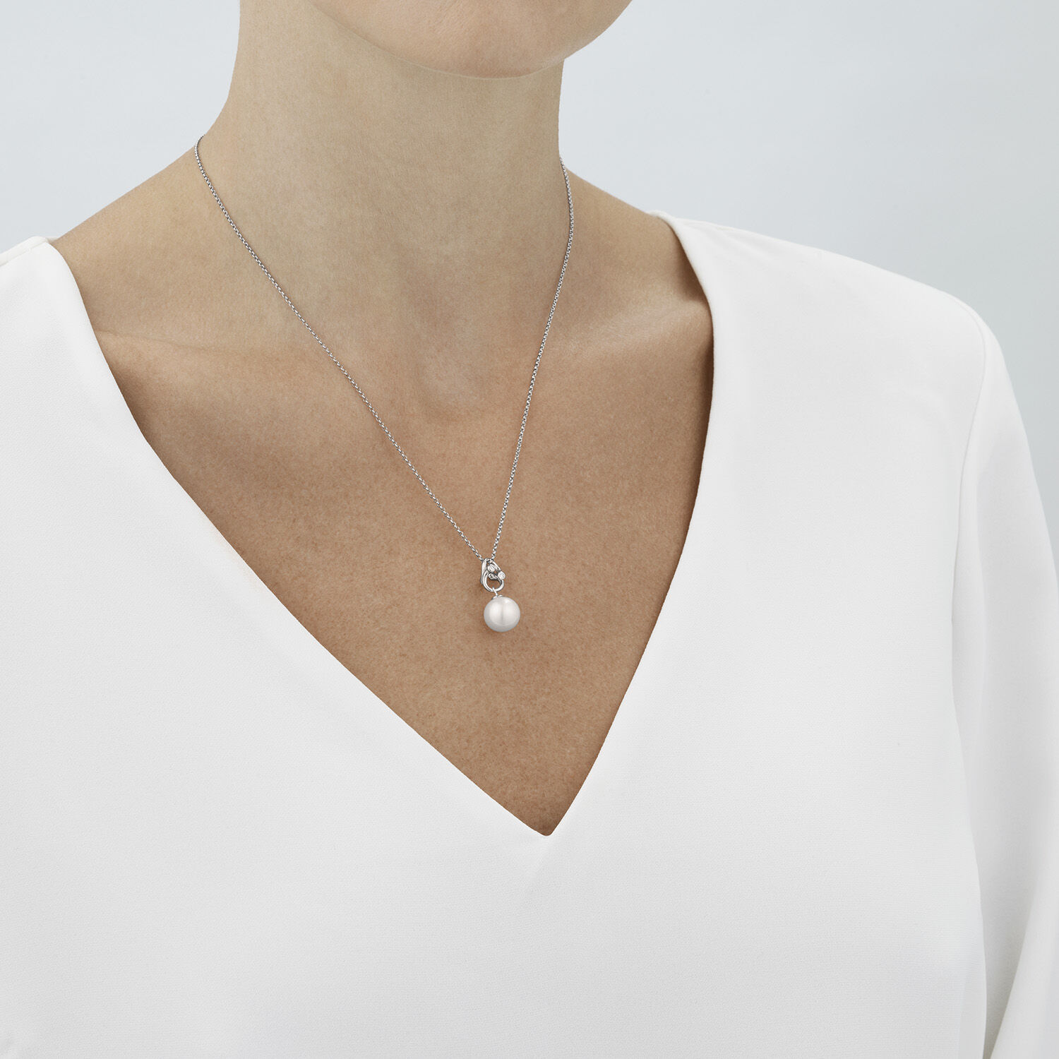 Magic 18 kt white gold pendant with 