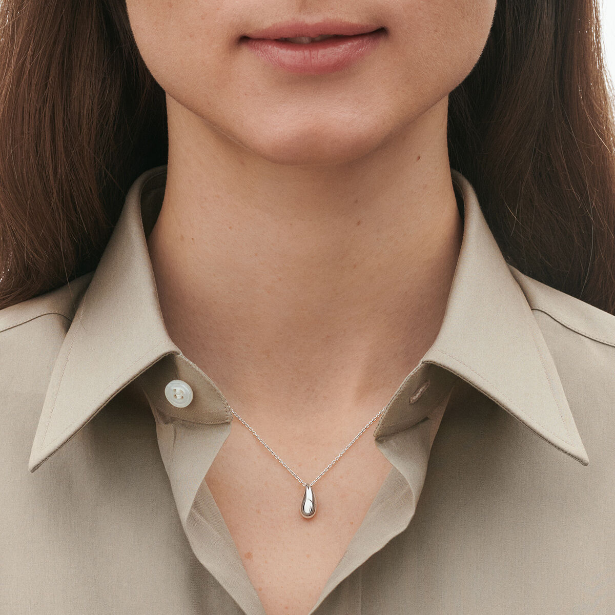 SS25_ECOM_ON_MODEL_REFLECT_MIN