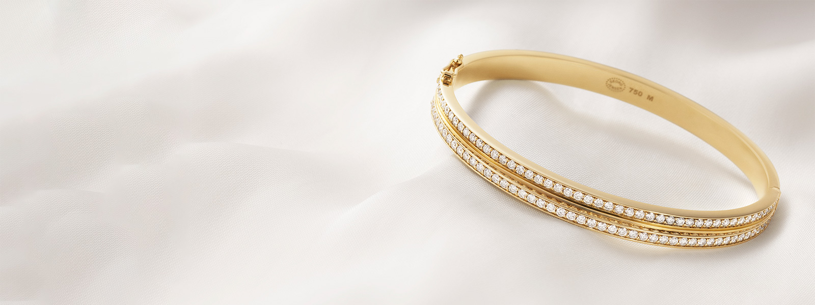 Enticing Floral & Paisley Design Gold Diamond Bangle - Alapatt Diamonds
