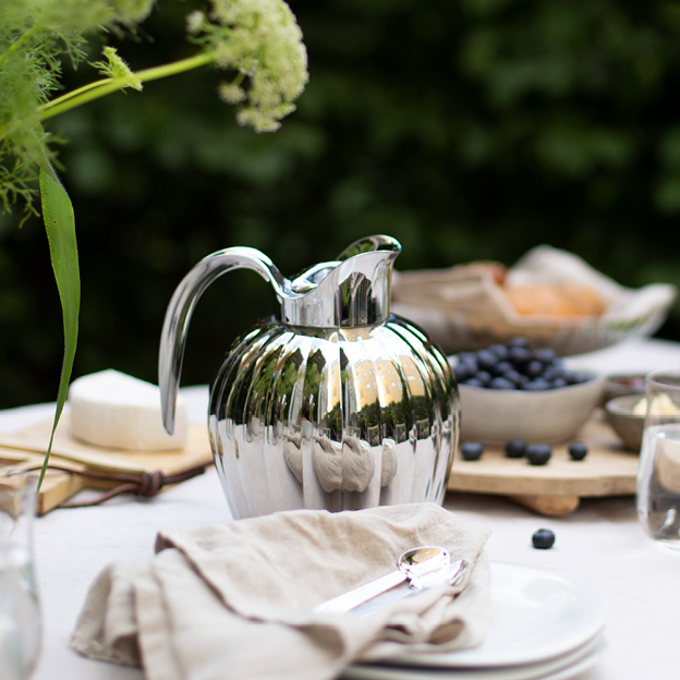 Mirror polished stainless steel thermo jug from the Bernadotte collection designed by Sigvard Bernadotte