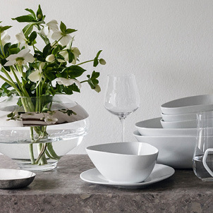 Summer serving with plates, bowls and glasses from the Cobra collection designed by Georg Jensen