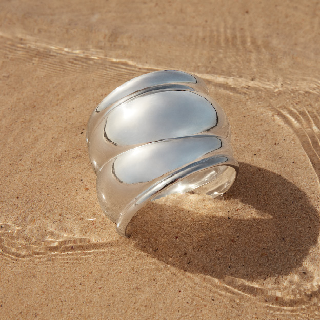 Organic Curve bangle in sterling silver from Georg Jensen