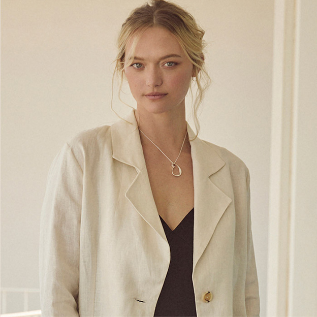 Fine sterling silver heart shaped necklace with pendant from the Möebius collection