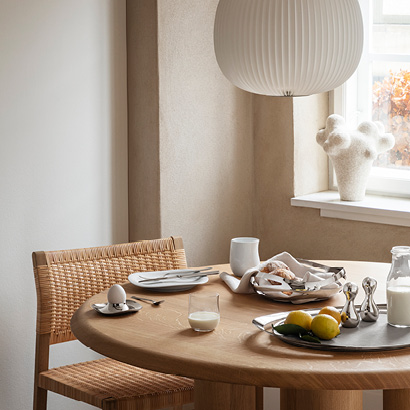 Table setting with plates, glasses and plates from the Cobra 2021 collection