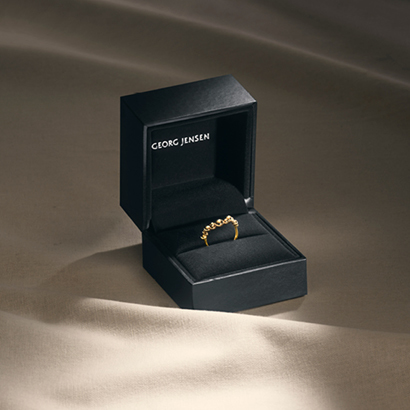 Ring in 18 kt yellow gold from Moonlight Grapes collection designed by Georg Jensen