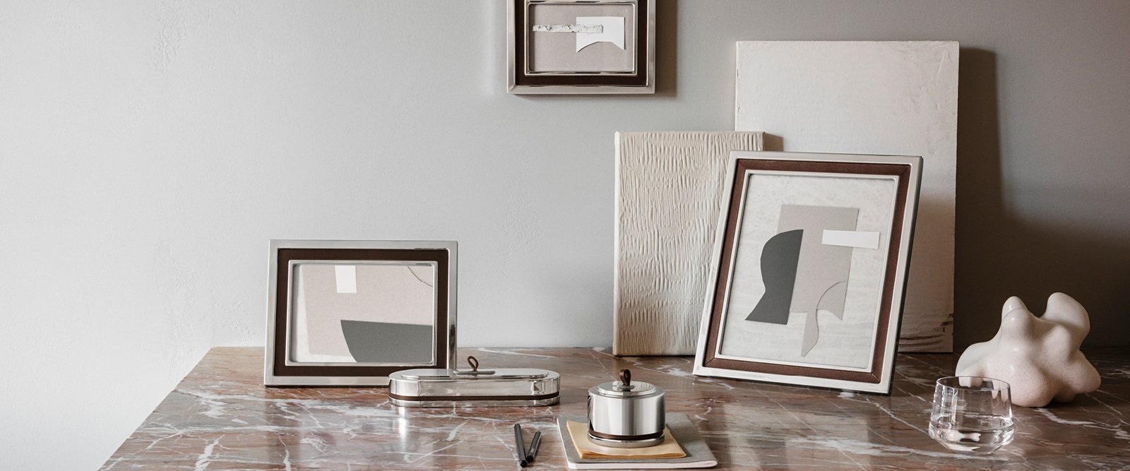 Mirror polished stainless steel picture frame from the Menhattan collection