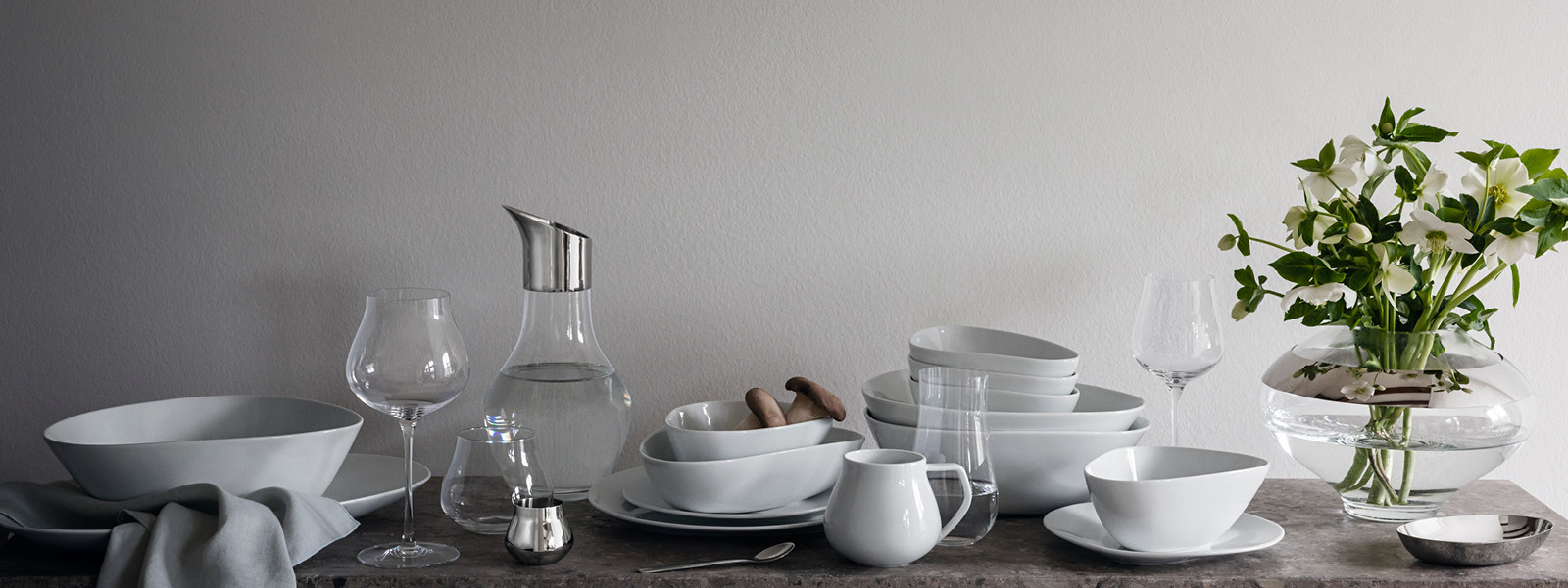 Porcelain plates and bowls from the Sky collection