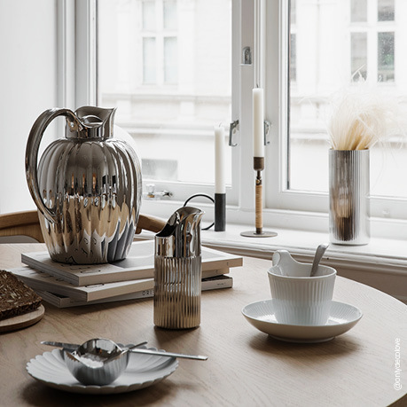 Kaffekande, mælkekande og vase fra Bernadotte kollektionen i stål inspireret af Sigvard Bernadotte