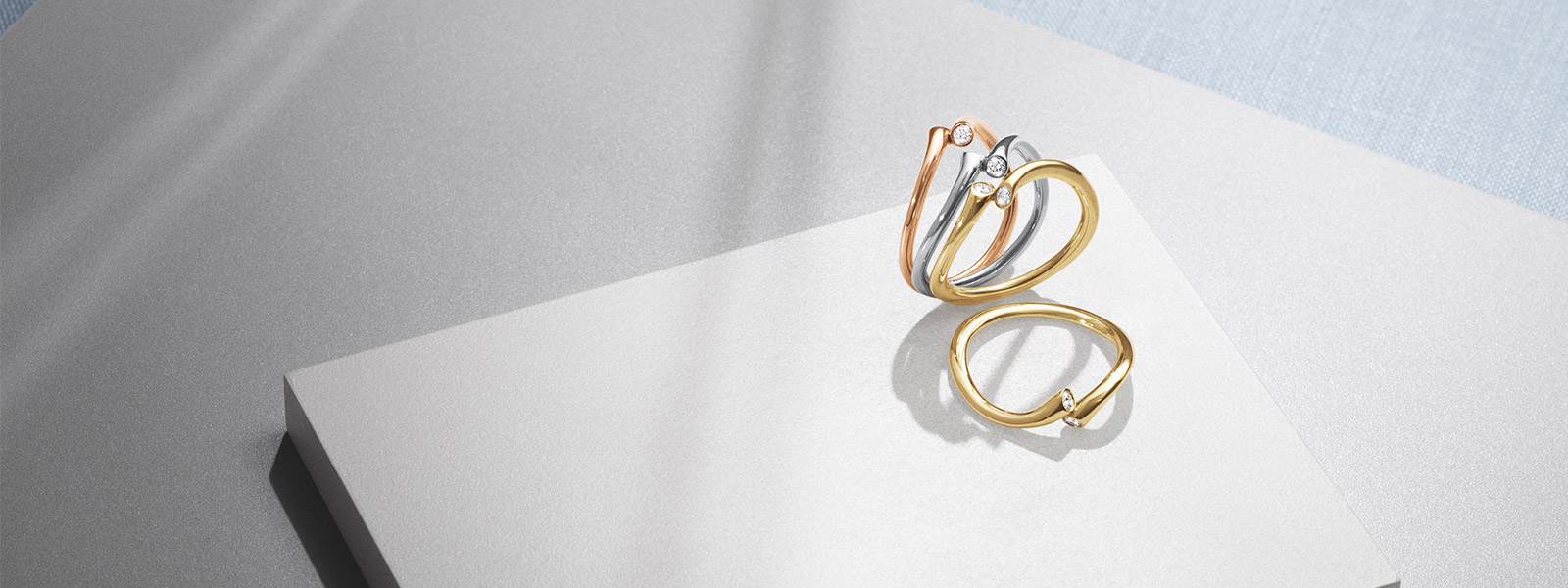 Rings in 18 kt. gold, rose gold and sterling silver from the Magic collection