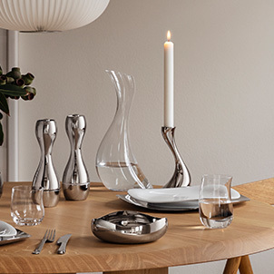 Mirror polished stainless steel vases, bowls and salt & pepper set from the Cobra collection