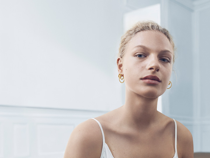 Halo ear hoops double row with 18 kt yellow gold and brilliant cut diamonds. 