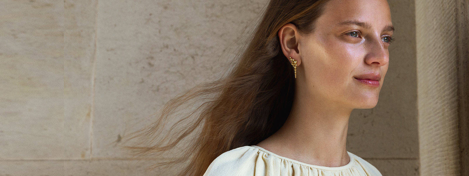 Earring in 18 kt yellow gold from the Moonlight Grapes collection from Georg Jensen