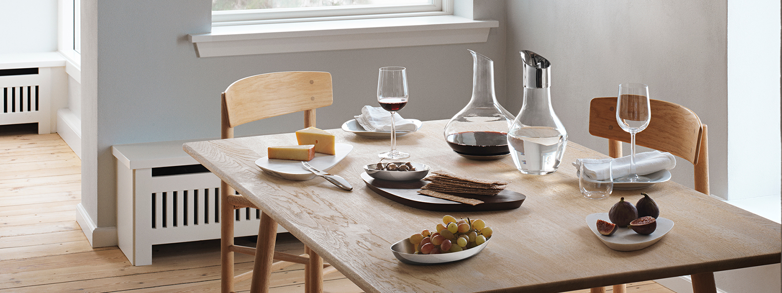Tableware in glass and white porcelain from the Sky collection by Georg Jensen
