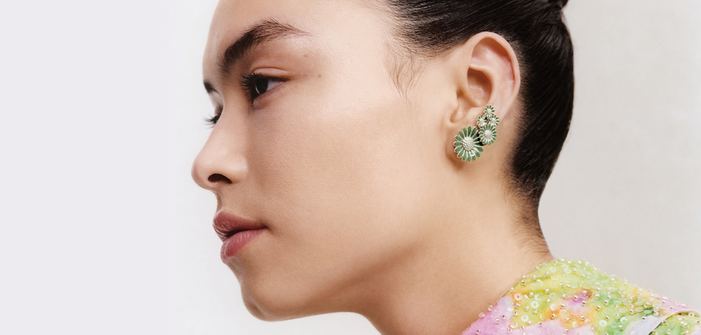 Earcuff in rhodium plated sterling silver in green from 2023 Daisy x Stine Goya collaboration at Georg Jensen
