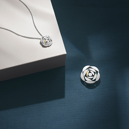 Decoupage flower designed by finalist Ditte Stepnicka in Sterling Silver and 18 kt. gold