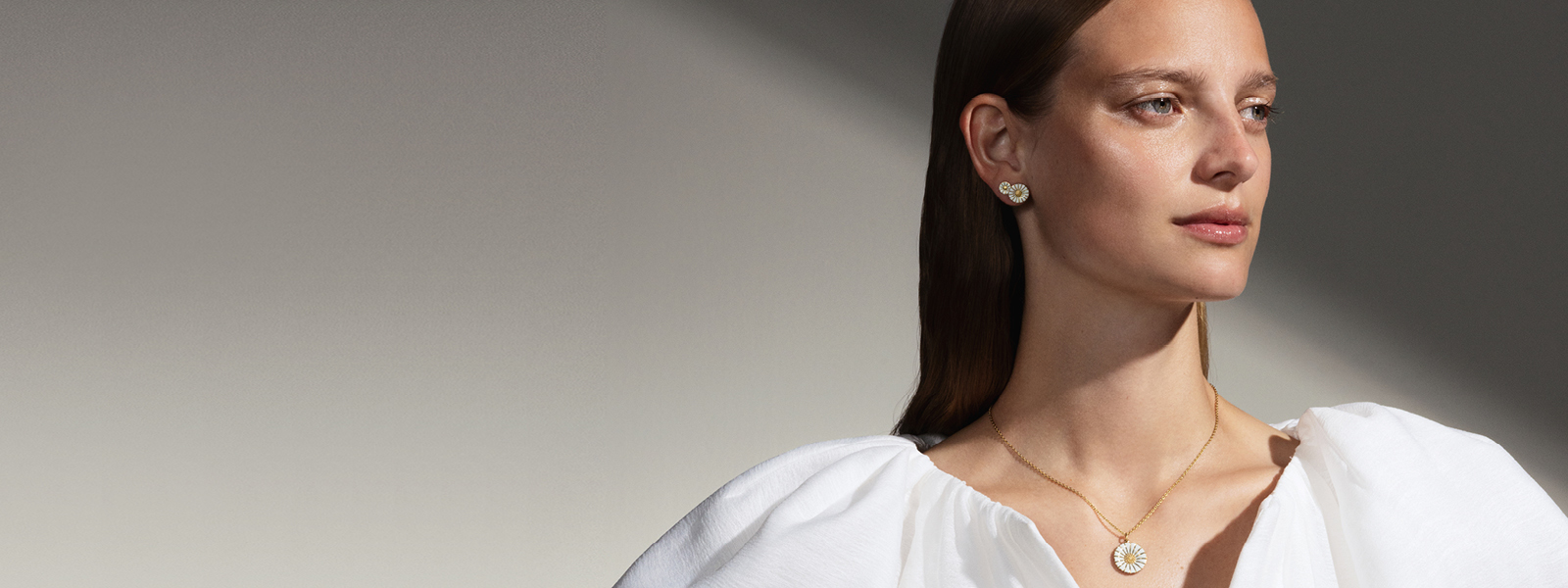 daisy necklace seen on model