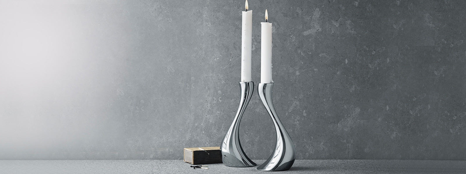 Mirror polished stainless steel candleholders from the Cobra collection