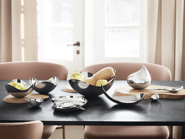 Bloom mirror ball (large), tall bowl (large), serving spoons (2pcs), bonbonièrre (large and small), leaf mirror serving dish (large), oak board (small and 2pcs), tray (medium), salt cellar with spoon,