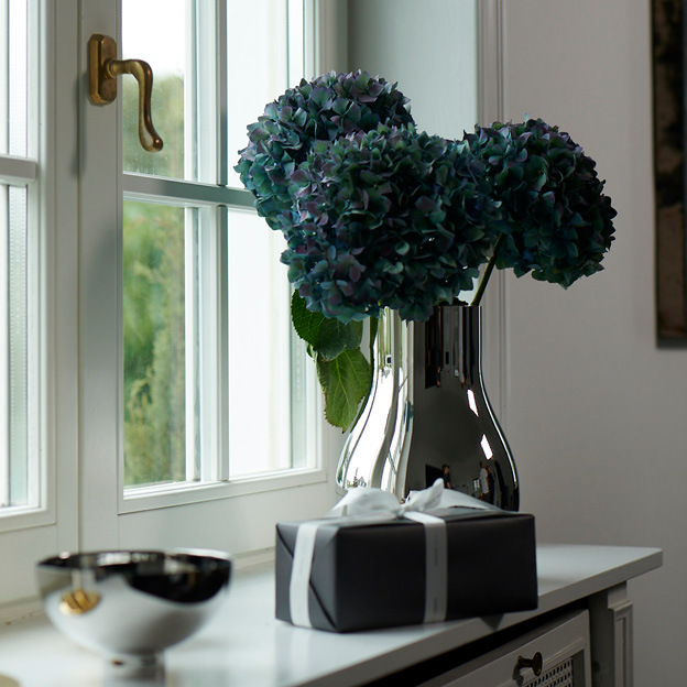 A present in a Scandinavian windowsill from Georg Jensen wrapped with gift ribbon