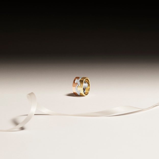 Ring in yellow 18 kt gold, rose gold and sterling silver with diamonds from the Fusion collection inspired by Nina Koppel