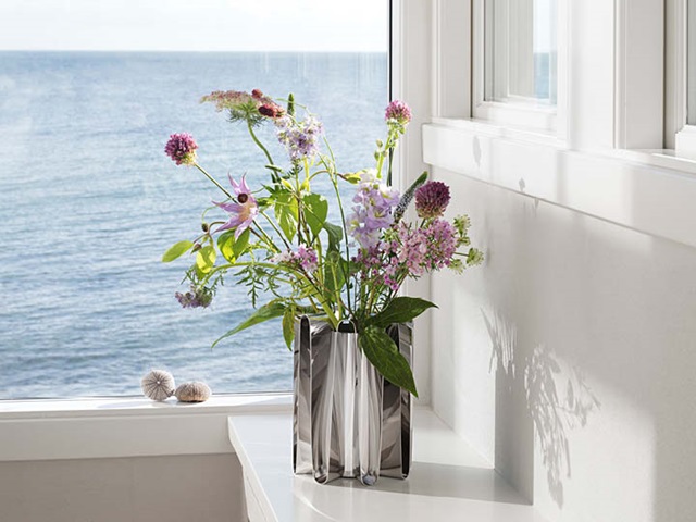frequency vase in stainless steel