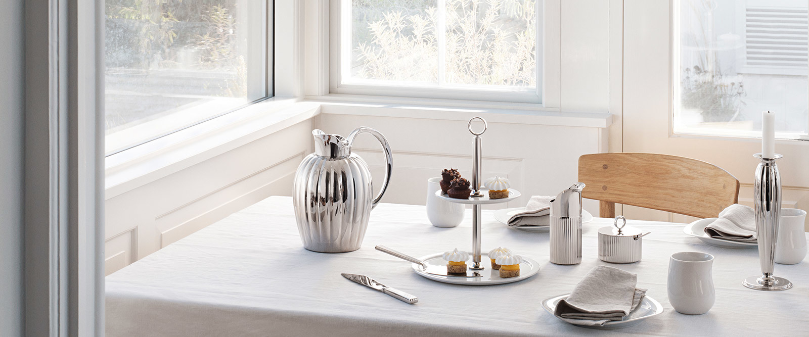 Tablesetting in mirror polished stainless steel from the Bernadotte collection designed by Sigvard Bernadotte