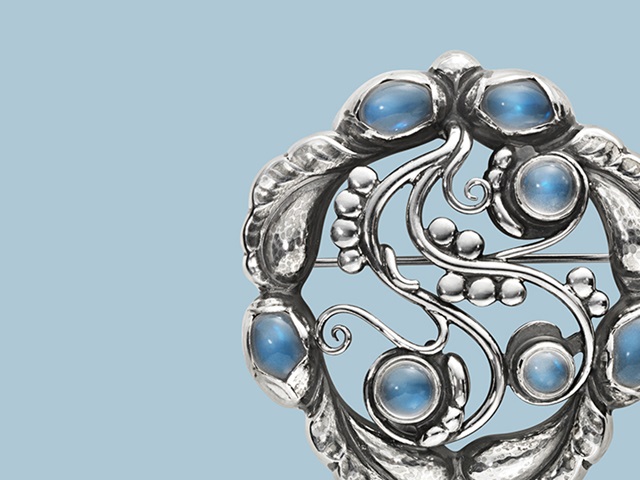 3531541-moonlight-blossom-broche-blue-stones