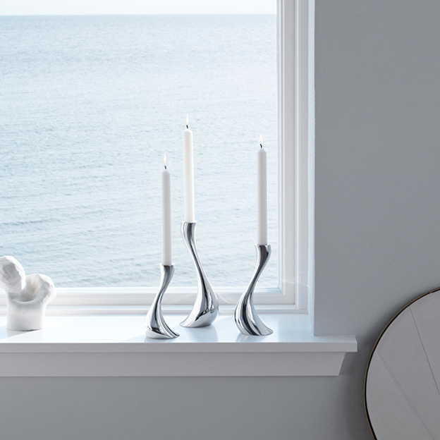 Mirror polished stainless steel candleholders from the Cobra collection