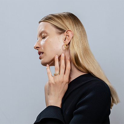 18 kt. gold and diamonds ring and earrings from the Halo collection