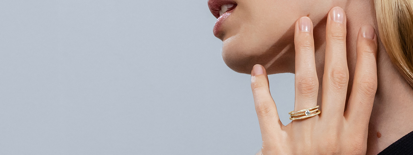 18 kt. gold and diamonds ring from the Halo collection